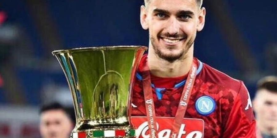 رسميًا.. أليكس ميريت يُجدد عقده مع نابولي حتى 2027