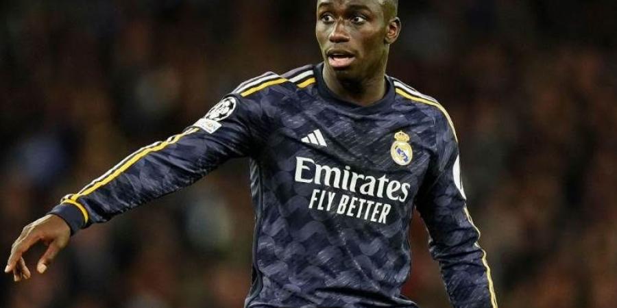 ميندي لا يفكر في الرحيل عن ريال مدريد