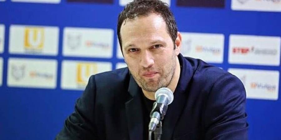 اليوناني "غافريال" يعلق على أنباء اقترابه من تدريب سلة الأهلي (خاص)