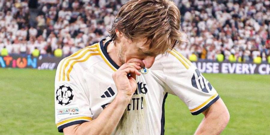 لوكا مودريتش يطير إلى إيطاليا لإتمام التعاقد مع ميلان