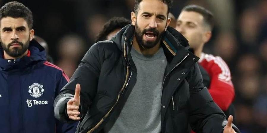 بعد طلب أموريم.. الكشف عن عرض مانشستر يونايتد لضم "جوكر" برشلونة
