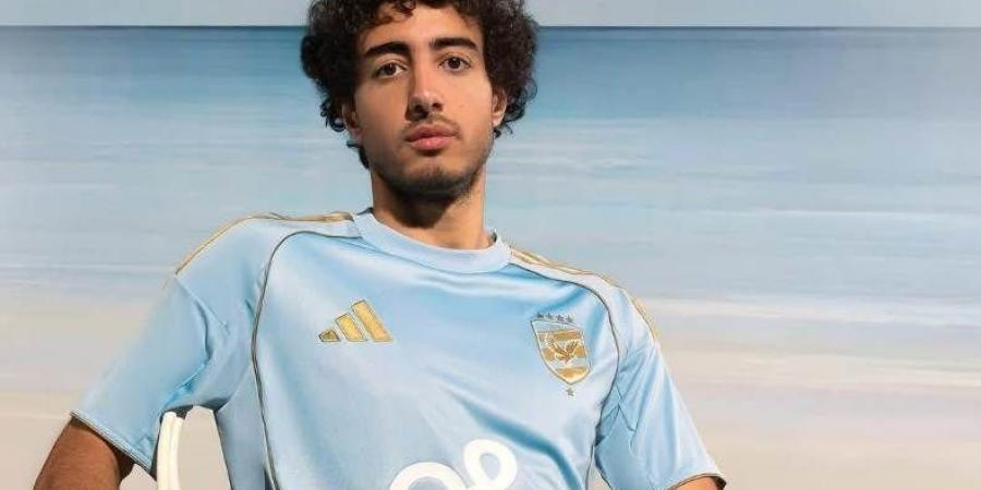 "جوهر الساحل الشمالي".. الكشف عن قميص الأهلي الثالث لموسم 2025 - 2026 (صور)