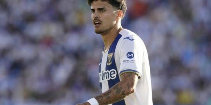 لأول مرة في تاريخ الليجا.. لاعب يطلب أجازة "أبوة" هربا من أزمته مع ناديه