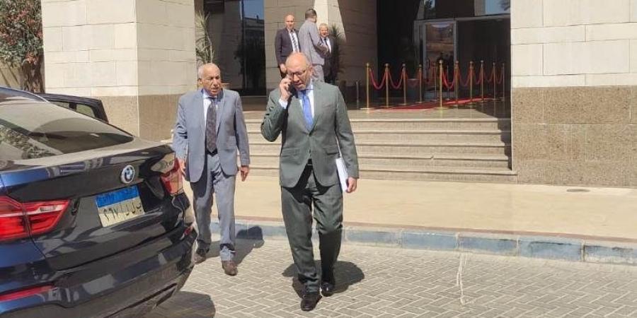 مصدر بالزمالك يكشف تفاصيل جلسة لبيب والمندوه مع وزير الإسكان