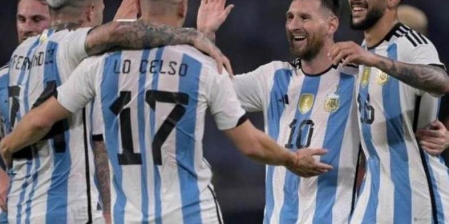 ميسي يتألق بثنائية ويقود الأرجنتين لاكتساح فنزويلا في تصفيات كأس العالم 2026