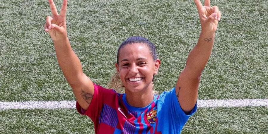 فيديوجراف | سارة إسماعيل "سلجادو" أول مصرية ترتدي قميص برشلونة الإسباني