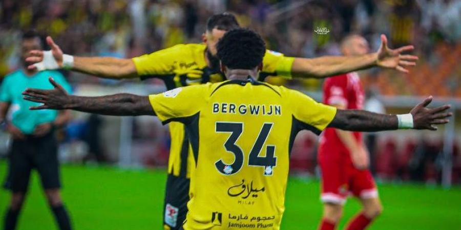 الاتحاد يستعيد قوته الضاربة قبل كلاسيكو الهلال.. بنزيما وبيرجوين في الموعد