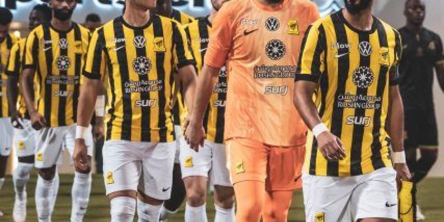 بنزيما يتصدر تشكيلة الاتحاد الرسمية أمام النصر