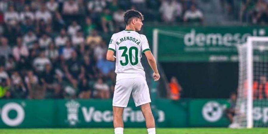 ماركا: إلتشي يرفض عرضًا ضخمًا من الدوري السعودي لضم ميندوزا