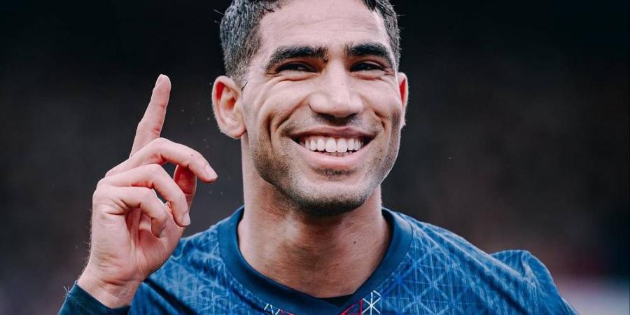 حكيمي حاضر في تشكيلة "فيفبرو" المثالية لعام 2025