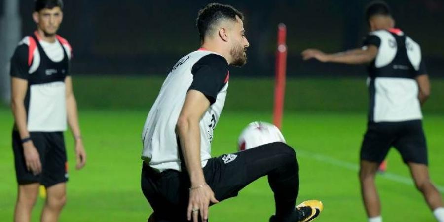أحمد عبد الرؤوف يُلقي محاضرة فنية على لاعبي الزمالك استعدادا لمواجهة بيراميدز