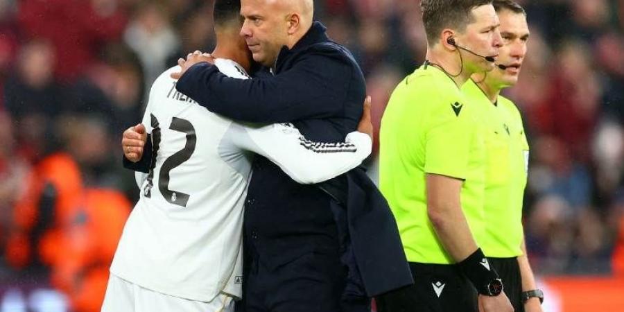 أرني سلوت يوجه رسالة مؤثرة لترينت ألكسندر أرنولد بعد عودته الصعبة إلى آنفيلد