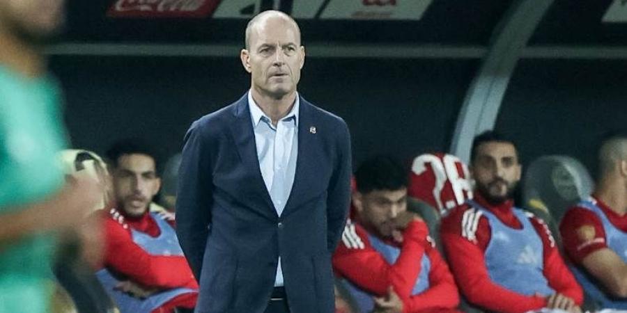 توروب يحاضر اللاعبين قبل التحرك إلى استاد هزاع بن زايد لمواجهة سيراميكا