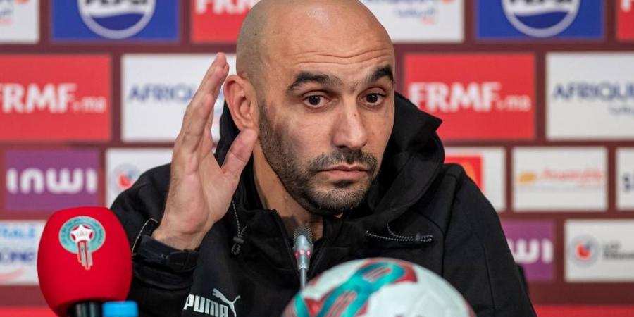 الركراكي: "في العالم كامل عْمركْ ما تْلقَا جمهور بْحال دْيال كازا"