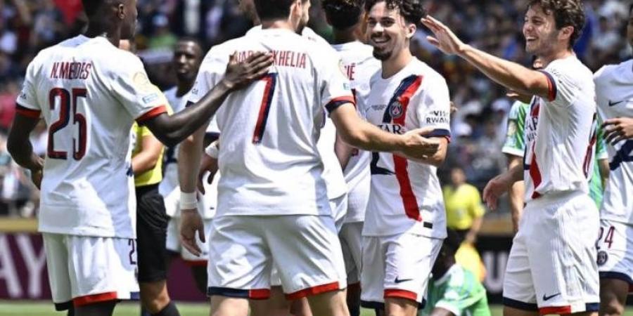 أولمبيك ليون يتحدى باريس سان جيرمان في الدوري الفرنسي