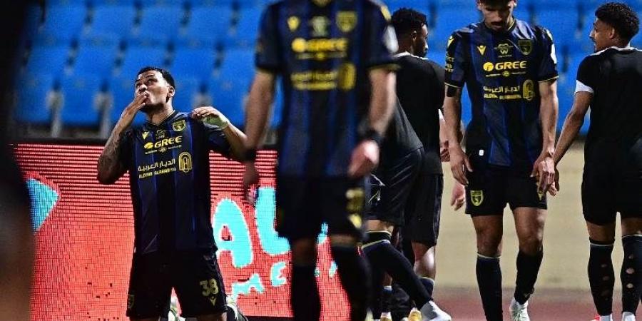 مدرب التعاون يحسم مصير نجمه بعد اهتمام الهلال.. تقارير