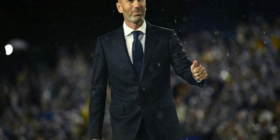 زيدان يقترب من تولي تدريب منتخب فرنسا بعد مونديال 2026