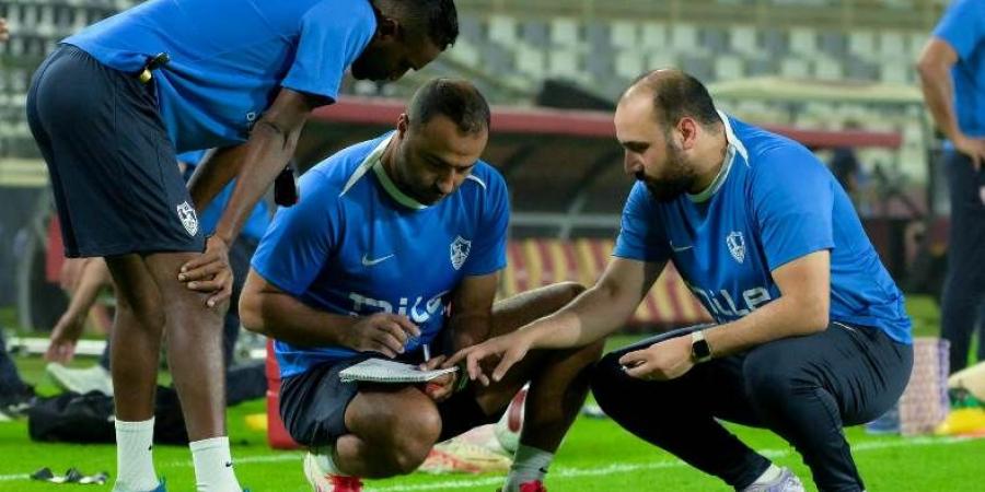 أحمد عبد الرؤوف يُلقي محاضرة أخيرة على لاعبي الزمالك قبل مواجهة زيسكو