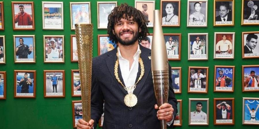 اختيار محمد النني سفيرا للجنة الأولمبية.. ومنحه القلادة الذهبية