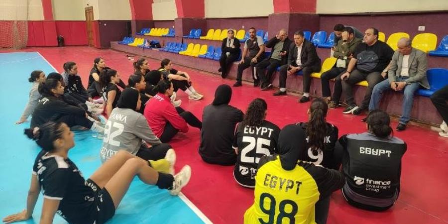 رئيس اتحاد اليد : منتخب السيدات مشروع للمستقبل ولا نضع الضغوط على اللاعبات في المونديال