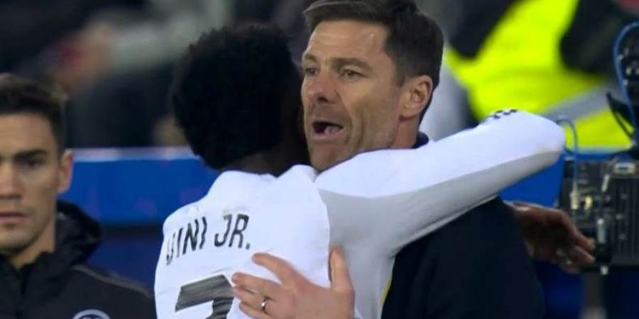 رسالة مصالحة من فينيسيوس إلى تشابي ألونسو بمباراة ريال مدريد وألافيس