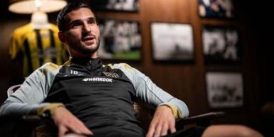 منتخب الجزائر يستبعد حسام عوار من قائمته المشاركة في كأس أمم إفريقيا