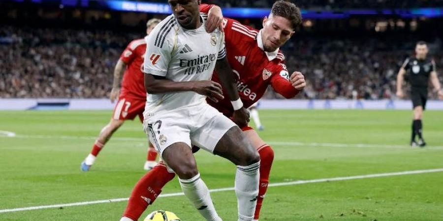 ريال مدريد يتجاوز إشبيلية ويواصل الضغط على برشلونة في صراع صدارة الليجا