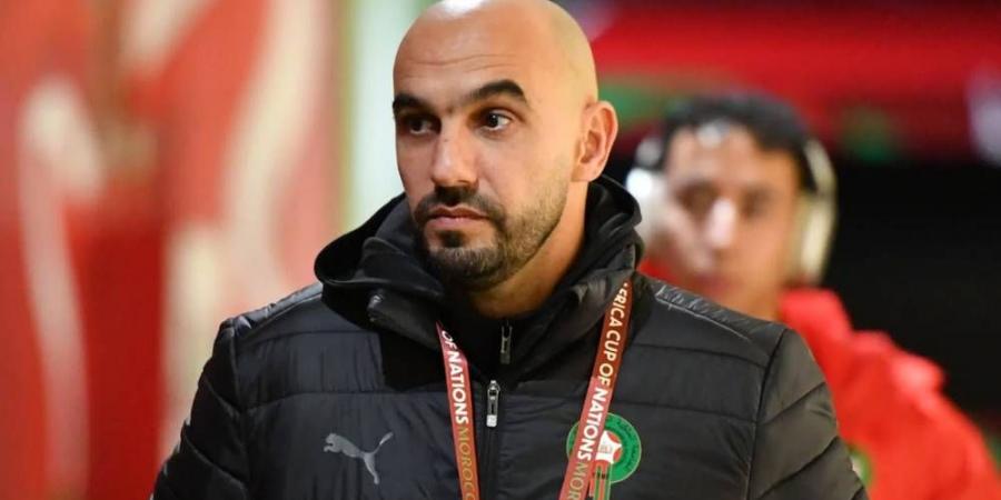 الركراكي يوضح بعد تصريحه بخصوص الجمهور: "فاشْ اللاعبين يْكونُو نَاعسِين الجمهور هو لي غادي يْدفعهُم بالتشجيع"