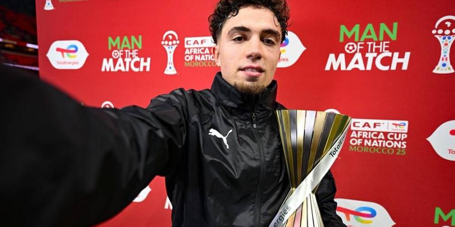 العيناوي ينال جائزة أفضل لاعب في مباراة المغرب ومالي