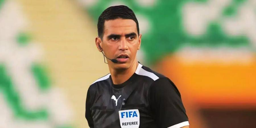 "الكاف" يعين طاقما تحكيميا مغربيا بقيادة جلال جيد لإدارة مباراة الكاميرون وموزمبيق في "كان 2025"