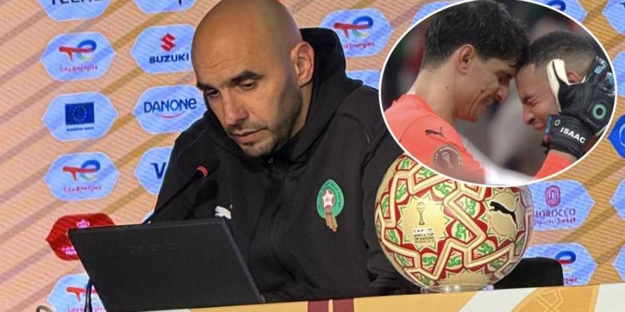 الركراكي: "اللعابة بكاوْ فمستودع الملابس وأنا كانتحمل مسؤولية الخسارة"