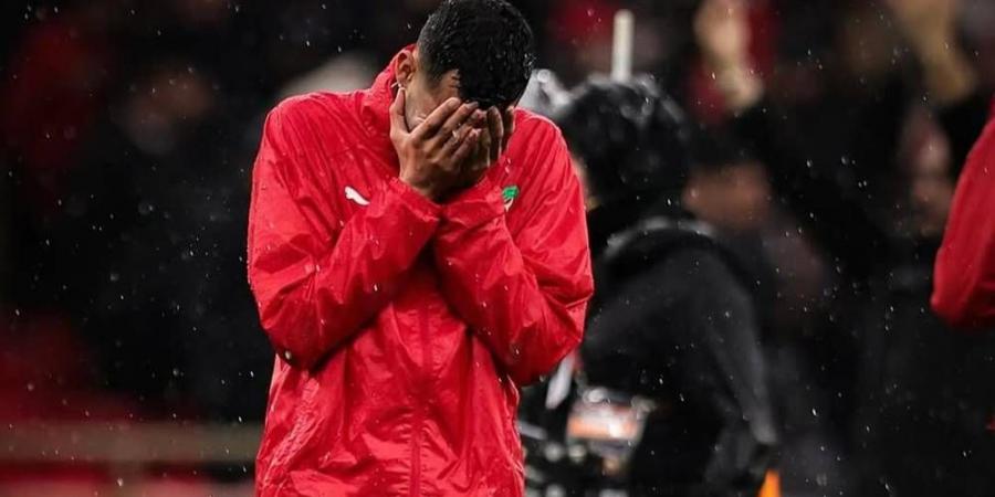 بلعمري: "الحسرة موجعة لكن الفخر بحمل قميص المنتخب سيظل دائما وساما على صدورنا"