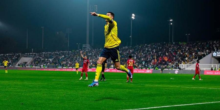 رونالدو يقود النصر لتخطي ضمك بثنائية في الدوري السعودي