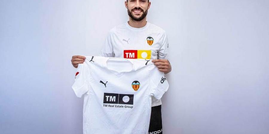 رسميًا.. فالنسيا يعلن التعاقد مع أوناي نونيز لتعزيز خط الدفاع