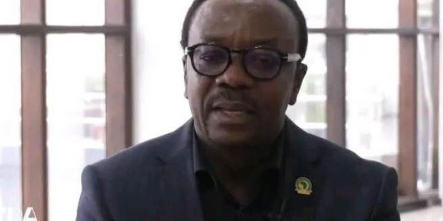 رئيس لجنة الحكام بـ كاف يحسم الجدل حول أزمة المنشفة في أمم إفريقيا 2025