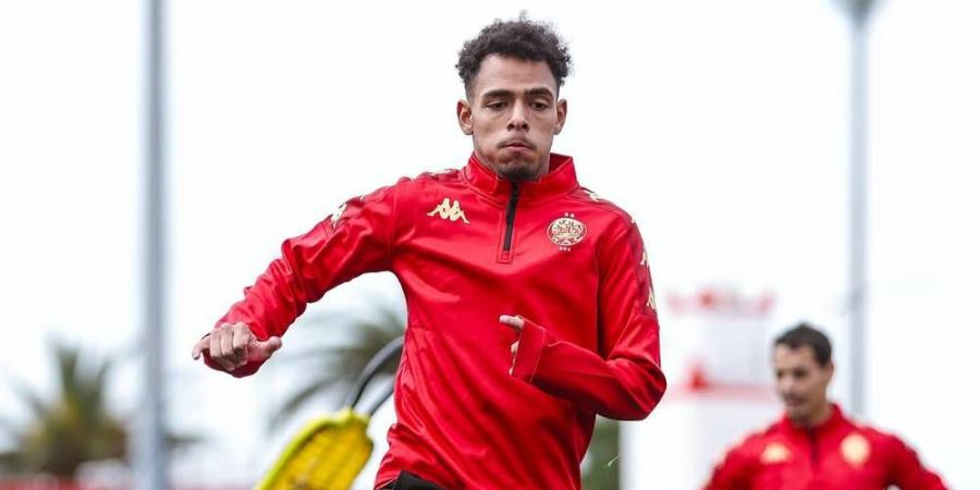 مويسيس يخوض أول حصة تدريبية بقميص الوداد الرياضي