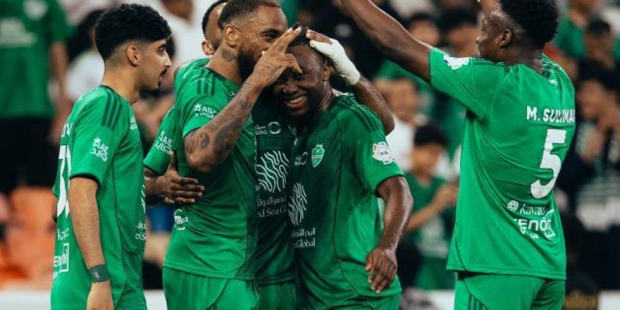 الأهلي يسحق الاتفاق برباعية ويطارد الهلال على الصدارة 