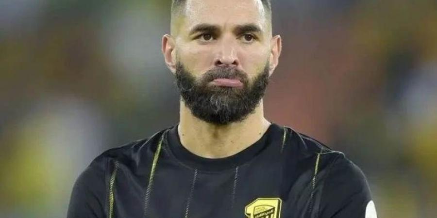 عرض مهين يثير غضب بنزيما.. اللعب بدون مقابل سبب الأزمة مع الاتحاد