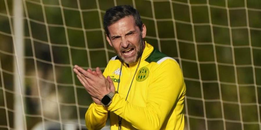 زينباور مدرب شبيبة القبائل: "جماهير الرجاء هي واحدة من الأفضل في العالم"