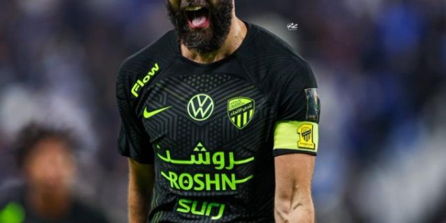 مدرب الشباب يكشف تفاصيل حديثه مع بنزيما