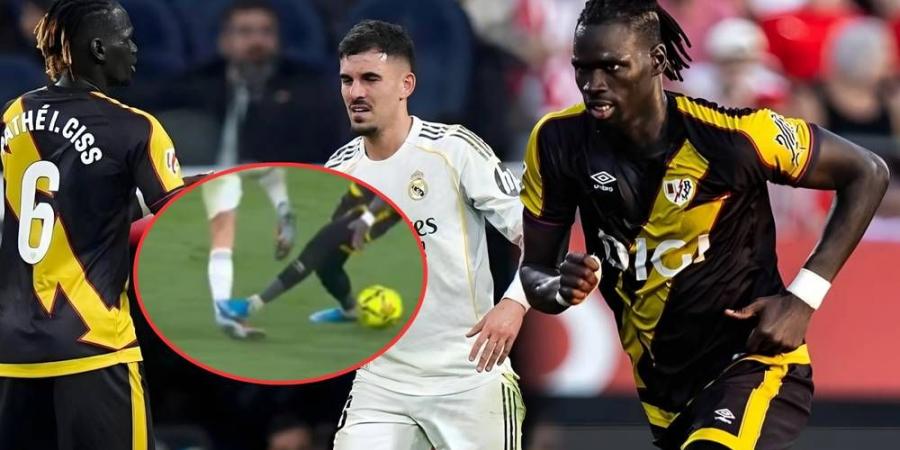 السنغالي سيس بعد طرده ضد ريال مدريد: "أعدت مشاهدة اللقطة وأقول إنها بطاقة حمراء مستحقة"