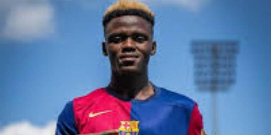 منافس حمزة عبد الكريم.. إصابة عزيز عيسى في مباراة برشلونة أتلتيك وتيراسا