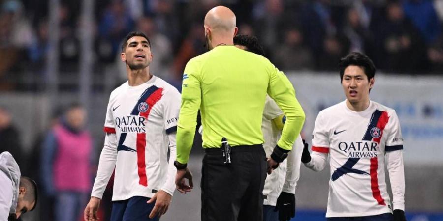 رسميا/ إيقاف أشرف حكيمي لمباراة واحدة وغيابه عن "الكلاسيكو"