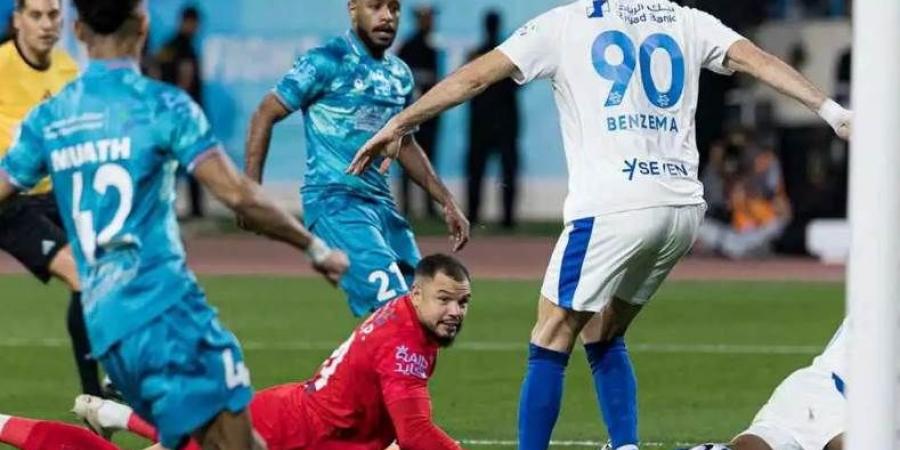 بنزيما يقود الهلال لاكتساح الأخدود بسداسية نظيفة في دوري روشن