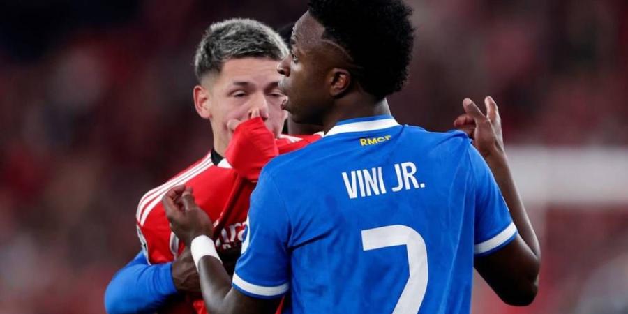 لجنة صوت اللاعبين التابعة لـ"الفيفا" تقترح عقوبات على من يغطون أفواههم بعد واقعة بريستياني وفينيسيوس