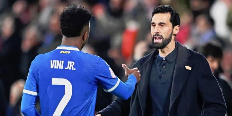 أربيلوا: "فينيسيوس كان حزينًا مثلنا جميعًا بسبب العنصرية.. القرار كان بيده وكنّا سنغادر الملعب لو أراد ذلك"