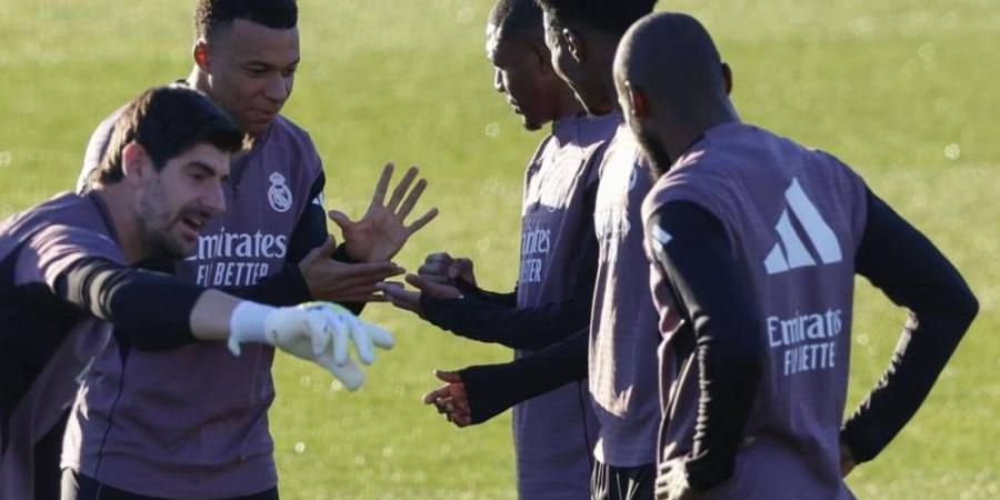 ريال مدريد يعلن قائمة مواجهة أوساسونا بغياب هويسين واستدعاء تياغو بيتارش