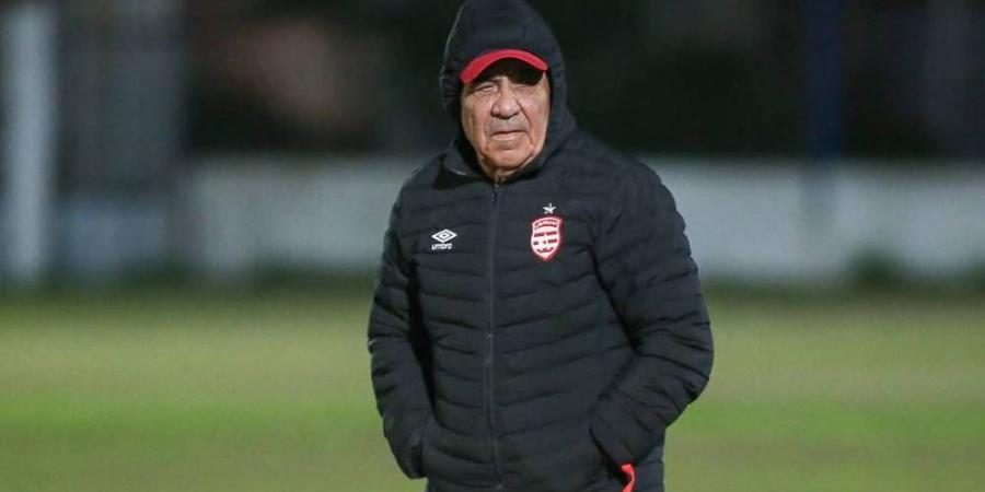 البنزرتي يستبعد الشريفي من تشكيلة الأفريقي لتمسكه بالصيام