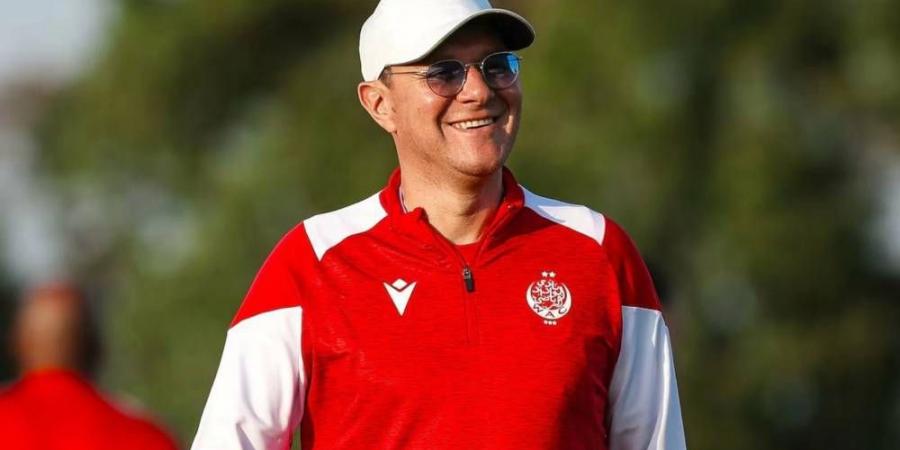 بنهاشم بشأن المطالبة برحيله: "أتعامل مع الأمر بطريقة عادية فأنا أحظى بدعم الجماهير والرئيس واللاعبين"