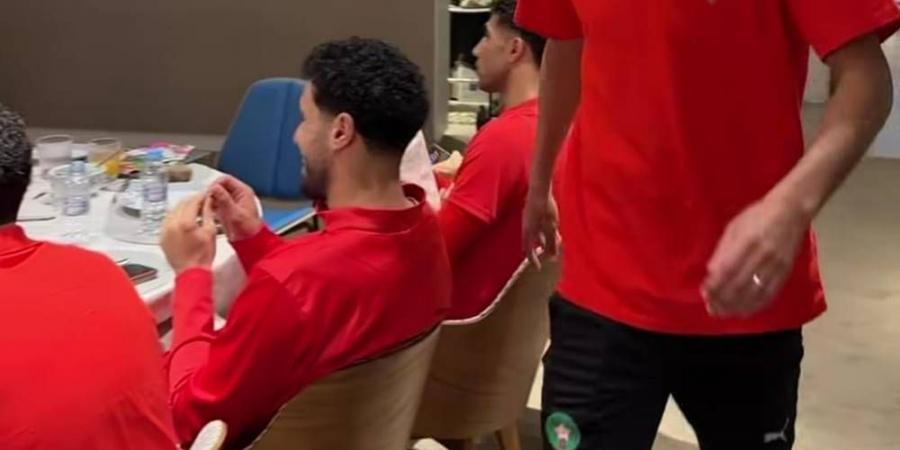 لغز المحمدي في معسكر “الأسود”.. حضور بلا استدعاء يثير التساؤلات